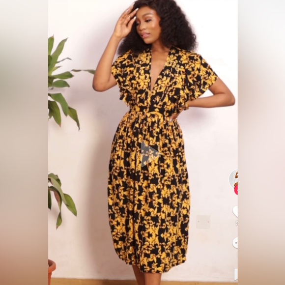 PrettyLittleThing black chain pleated open back midi dress - Picture 4 of 6